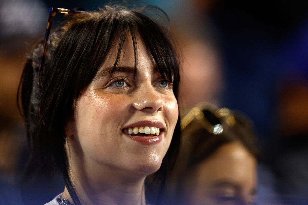 billie-eilish-achieves-‘dance-cam’-glory-by-dancing-to-her-own-song-at-dodgers-game