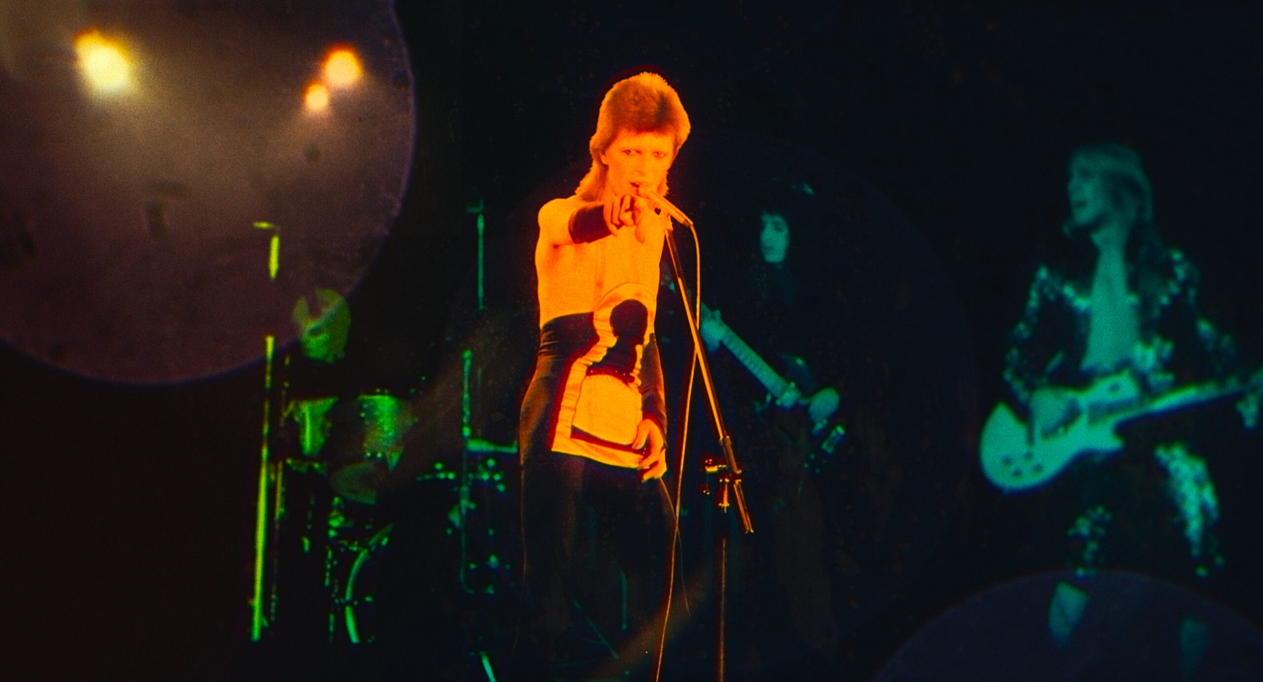‘moonage-daydream’:-freak-out-on-the-new-trailer-for-david-bowie-documentary