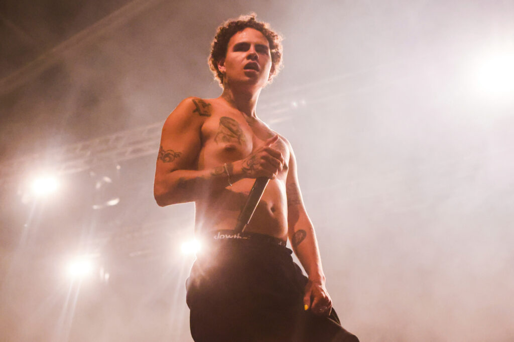 slowthai-was-obviously-not-promoting-fascism,-antisemitism-with-his-shirt-at-osheaga-fest