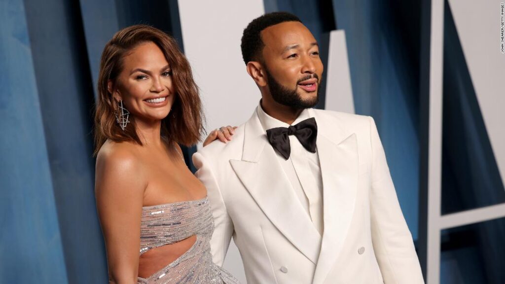 chrissy-teigen-announces-she-and-john-legend-are-expecting-another-baby