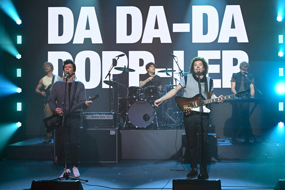 watch-kevin-bacon,-jimmy-fallon-reimagine-tears-for-fears’-‘head-over-heels’