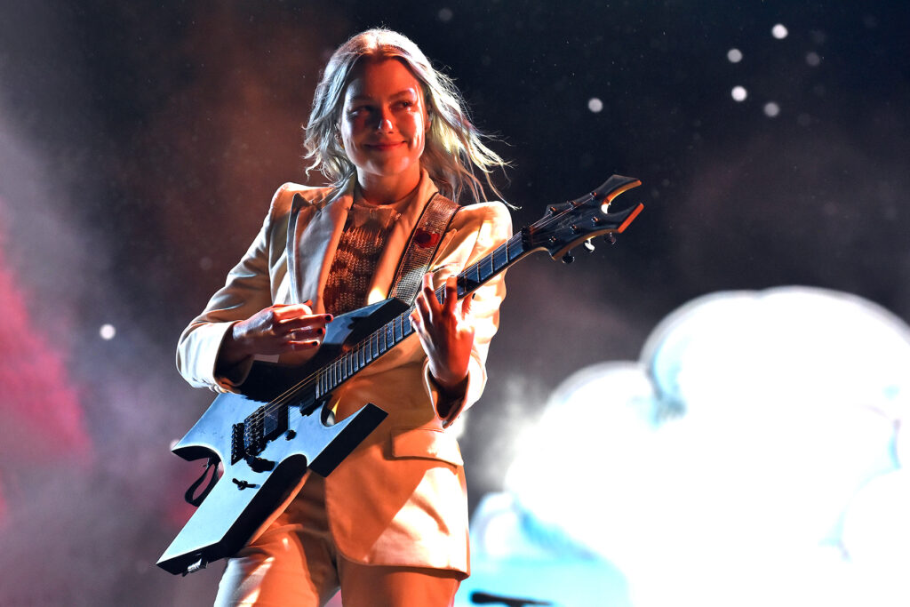phoebe-bridgers-appears-in-court-as-judge-hints-he’ll-spike-defamation-lawsuit