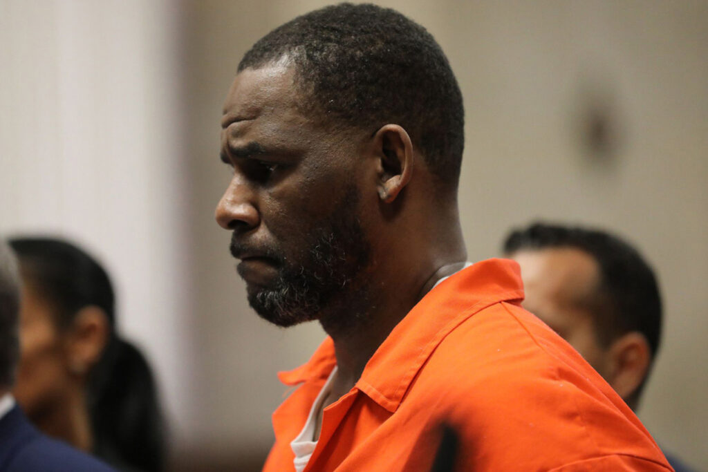 prosecutors-talk-r.-kelly’s-‘dark-side’;-defense-calls-upcoming-witnesses-‘extortionists’-at-child-porn,-sex-crimes-trial