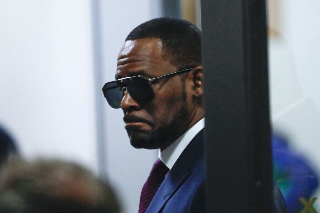 r.-kelly-jury-shown-graphic-video-clips-of-star-allegedly-sexually-abusing-minor