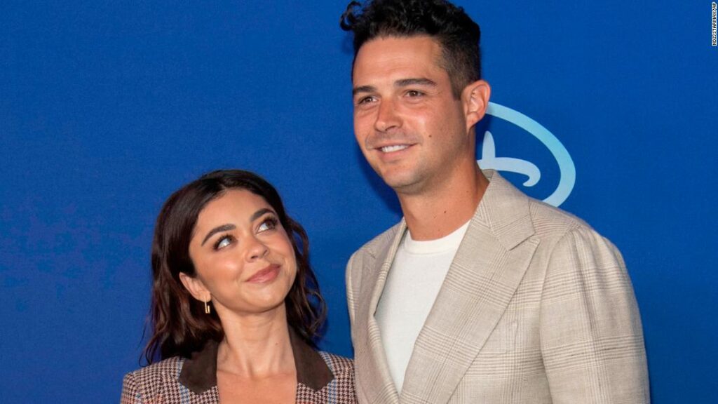 sarah-hyland,-‘modern-family’-star,-marries-wells-adams