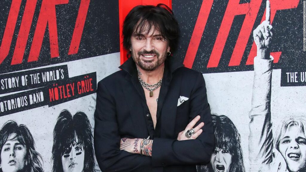 tommy-lee-blames-nude-instagram-photo-on-‘bender’