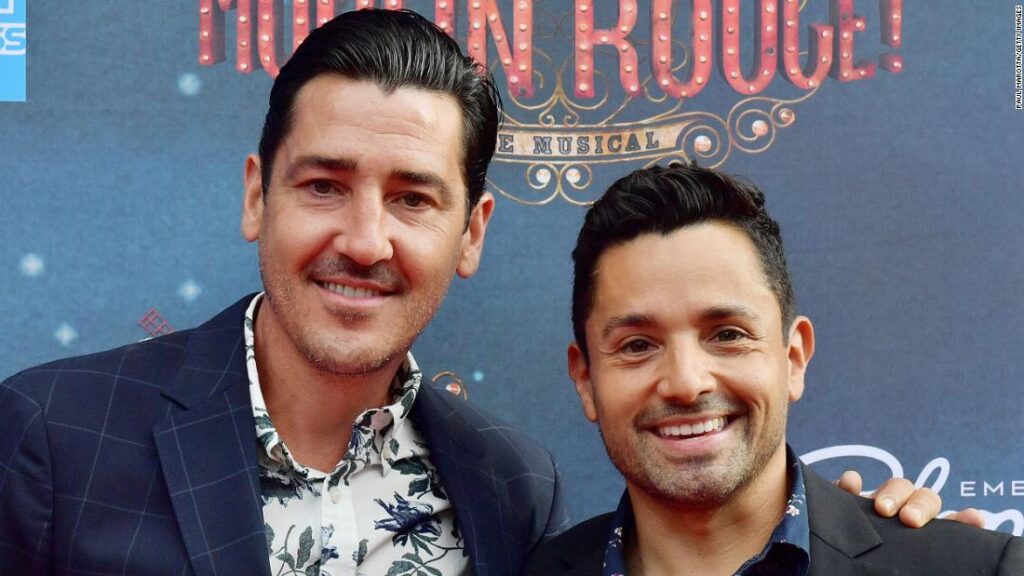 new-kids-on-the-block’s-jonathan-knight-marries-longtime-boyfriend