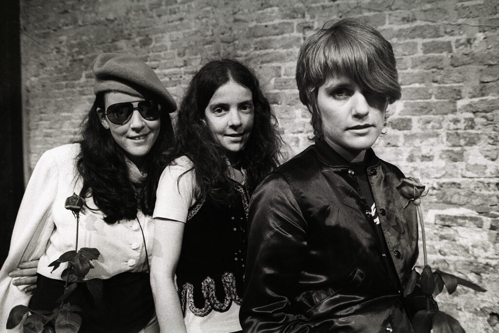 a-new-look-at-cult-favorite-folk-sisters-the-roches