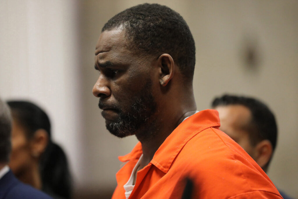r.-kelly-trial:-business-manager-allegedly-paid-man-$100,000-for-child-porn-tape