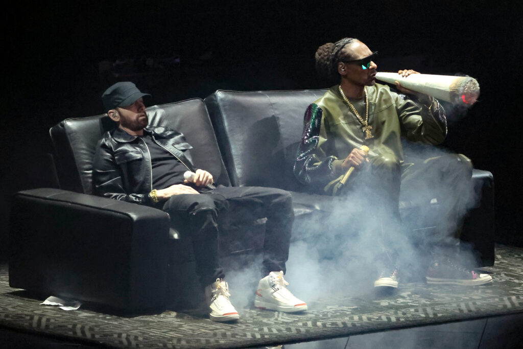 snoop-dogg-smokes-a-giant-joint-onstage-with-eminem-as-they-venture-into-the-metaverse-at-vmas
