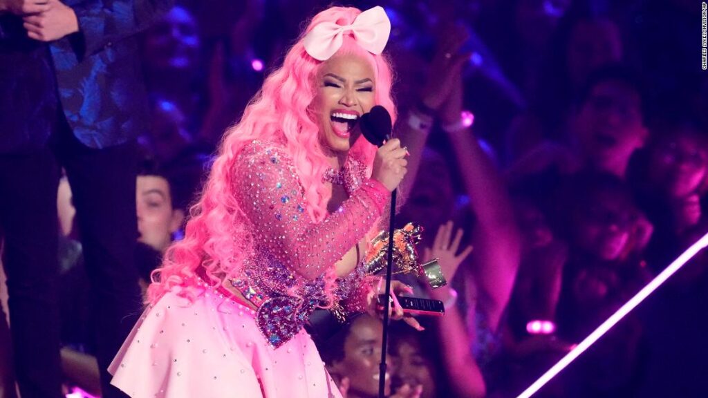 nicki-minaj-paid-tribute-to-michael-jackson-and-whitney-houston-in-vma-speech