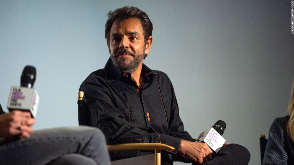 eugenio-derbez-injured-in-accident,-according-to-wife