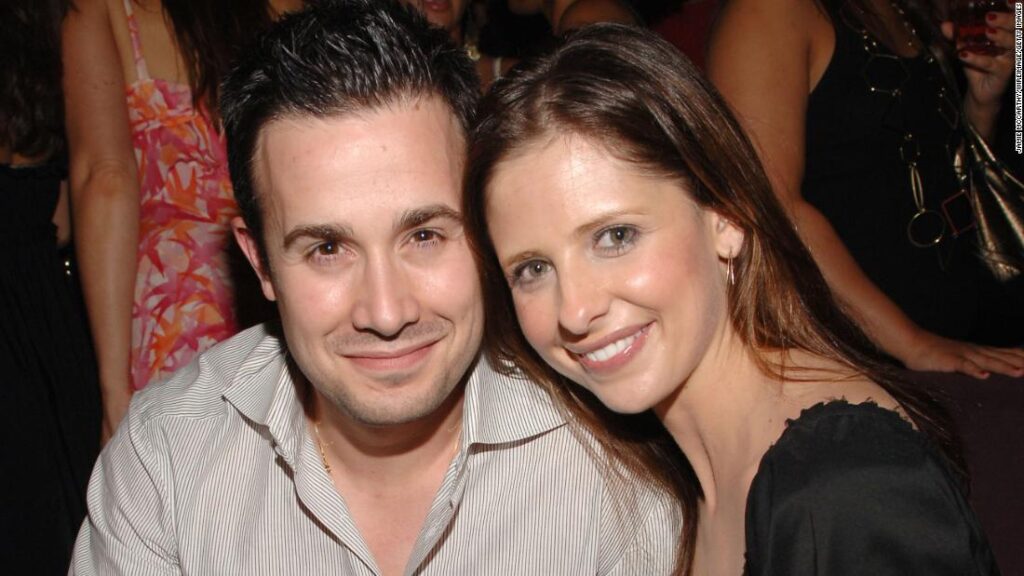 sarah-michelle-gellar-and-freddie-prinze-jr.-celebrate-20-years-of-marriage