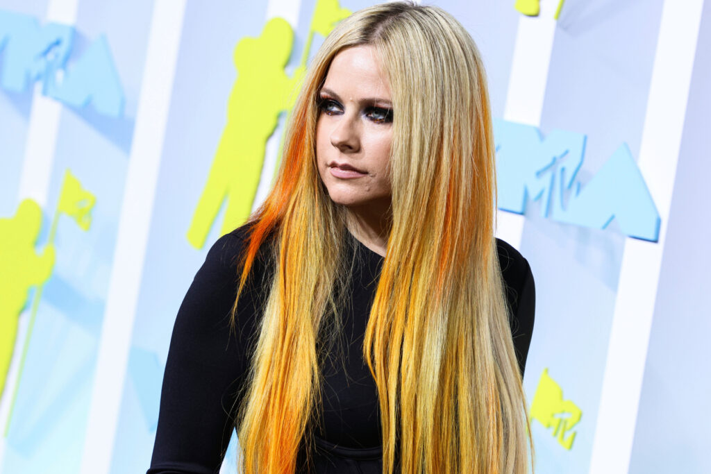 watch-avril-lavigne-deliver-a-pristine-version-of-‘complicated’-in-one-take