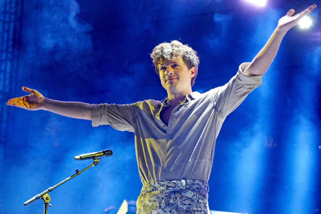 charlie-puth-mourns-a-past-relationship-on-new-single-‘smells-like-me’