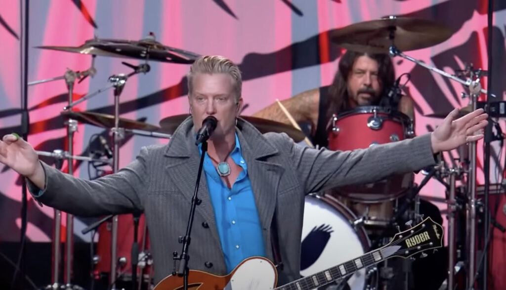 watch-them-crooked-vultures-reunite-at-taylor-hawkins-tribute-concert