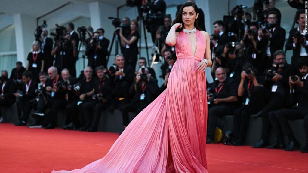 ana-de-armas-cries-as-‘blonde’-receives-14-minute-standing-ovation-in-venice