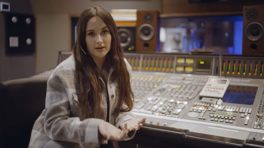 kacey-musgraves-crafts-‘star-crossed,’-recalls-inspiring-shroom-trips-in-new-doc
