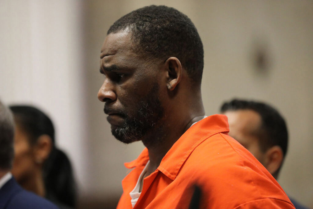 r.-kelly’s-$27,000-seized-from-jail-account-will-be-held-for-victims,-judge-rules