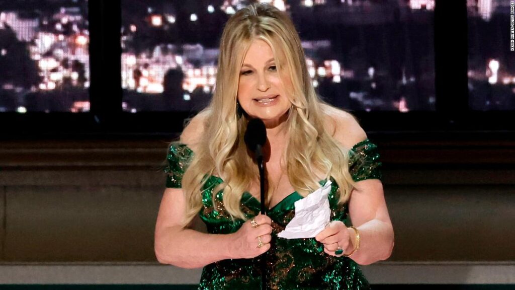 jennifer-coolidge-danced-away-being-played-off-the-emmy-awards