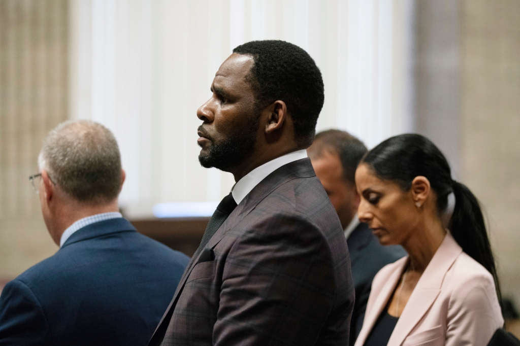 r.-kelly-jury-begins-deliberations-following-closing-argument-from-star’s-attorney