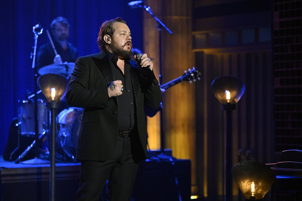 watch-nathaniel-rateliff-&-the-night-sweats-perform-‘face-down-in-the-moment’-on-‘fallon’