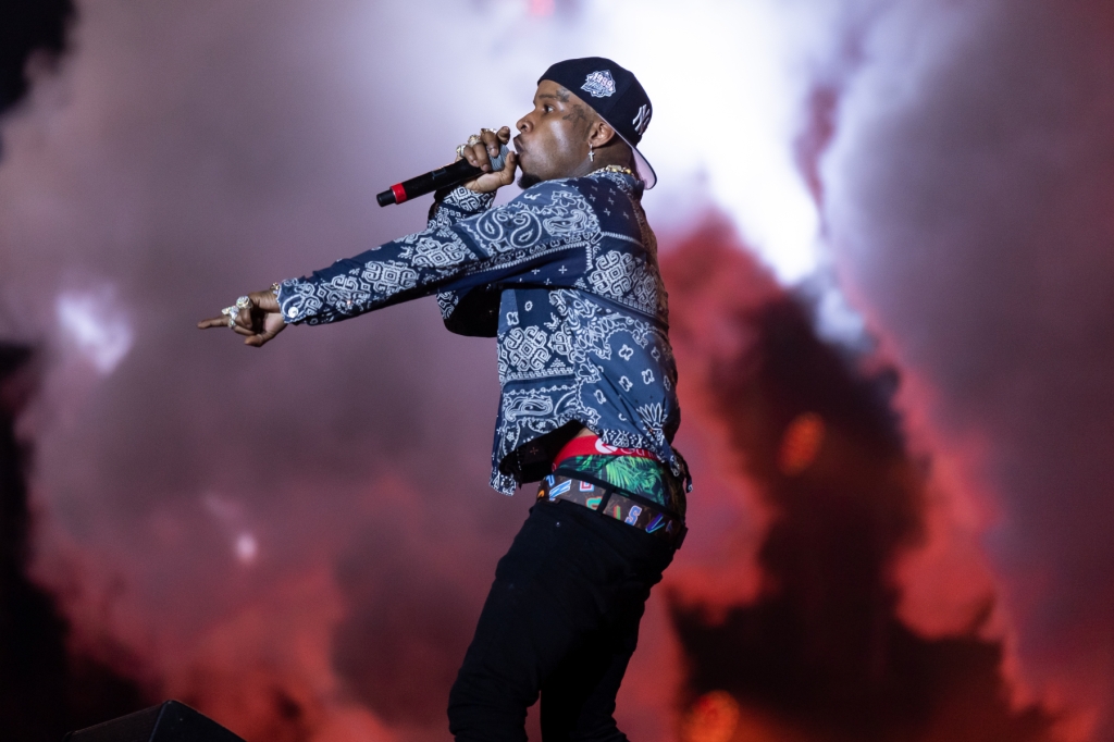 claim-tory-lanez-assaulted-singer-august-alsina-being-‘thoroughly-examined’-by-la.-prosecutors