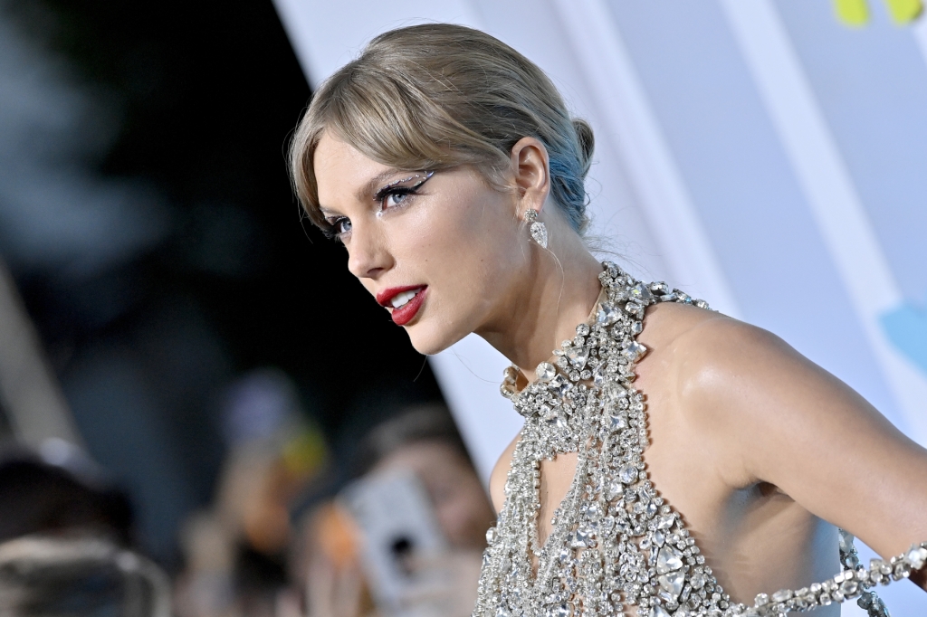 taylor-swift-breaks-down-her-three-writing-styles-in-moving-award-speech