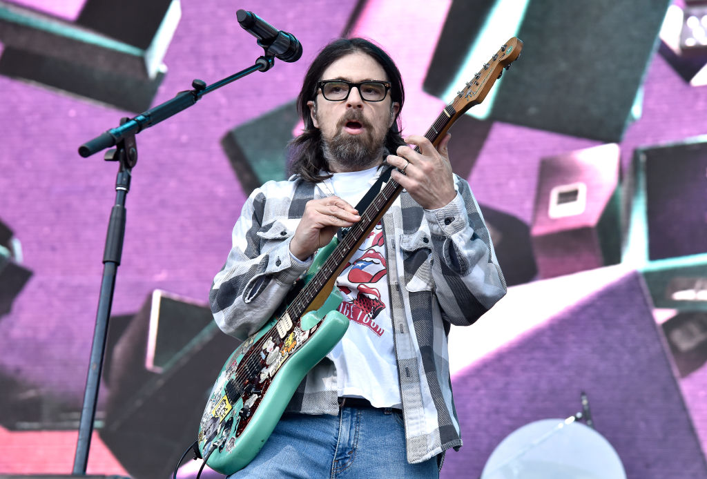 weezer-punctually-ring-in-fall-with-‘sznz:-autumn’-ep