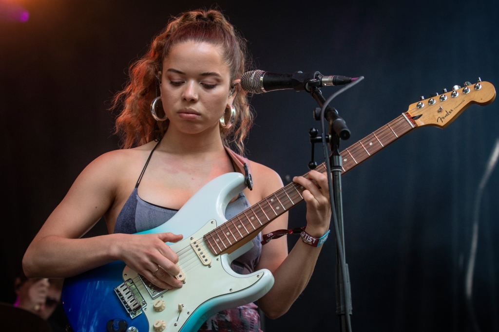 nilufer-yanya-reimagines-a-classic-with-new-cover-of-pj-harvey’s-‘rid-of-me’