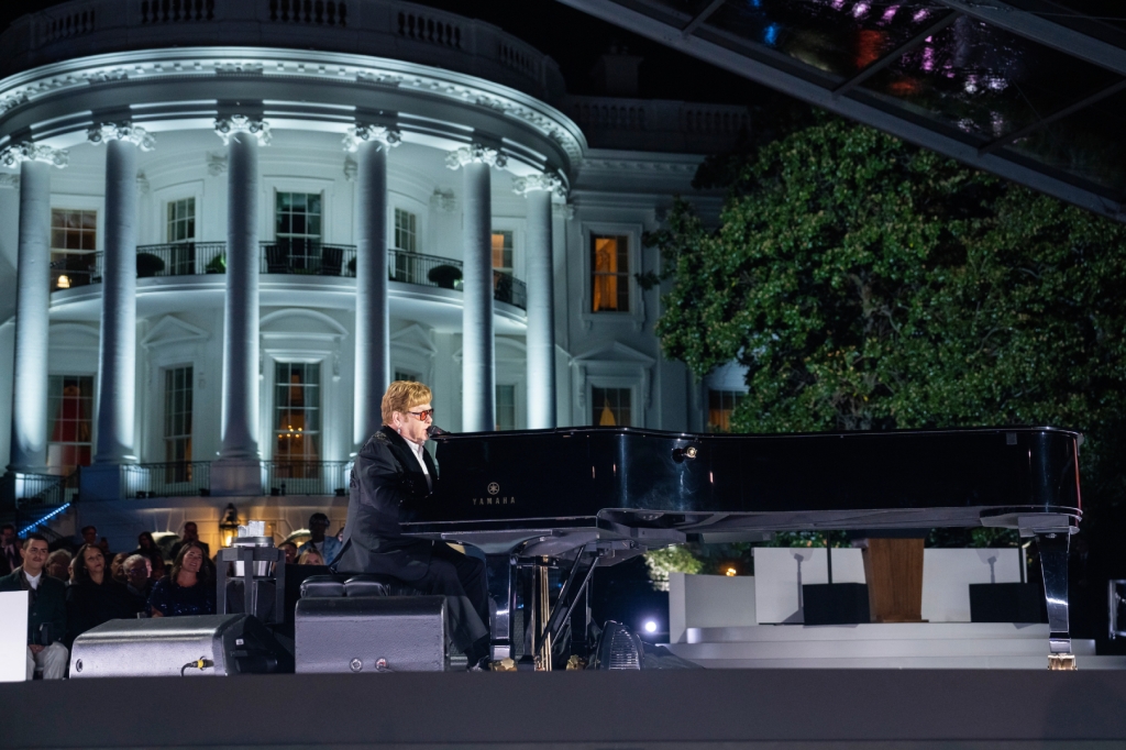 elton-john-performs-for-white-house,-gets-surprise-medal-from-president-biden