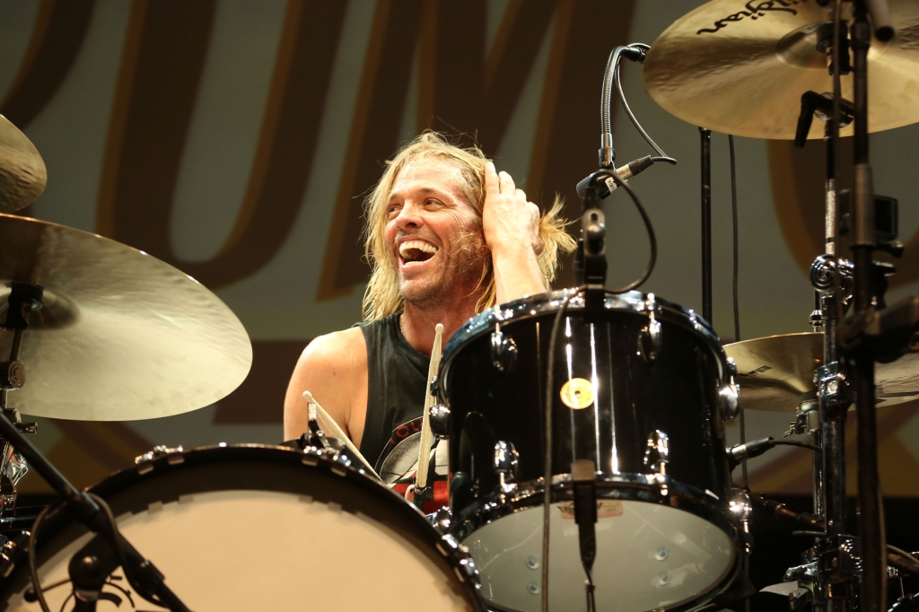 foo-fighters-open-taylor-hawkins-la.-tribute-show-with-joan-jett