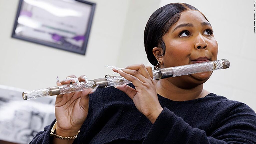 lizzo-played-james-madison’s-200-year-old-crystal-flute-at-her-washington,-dc-concert