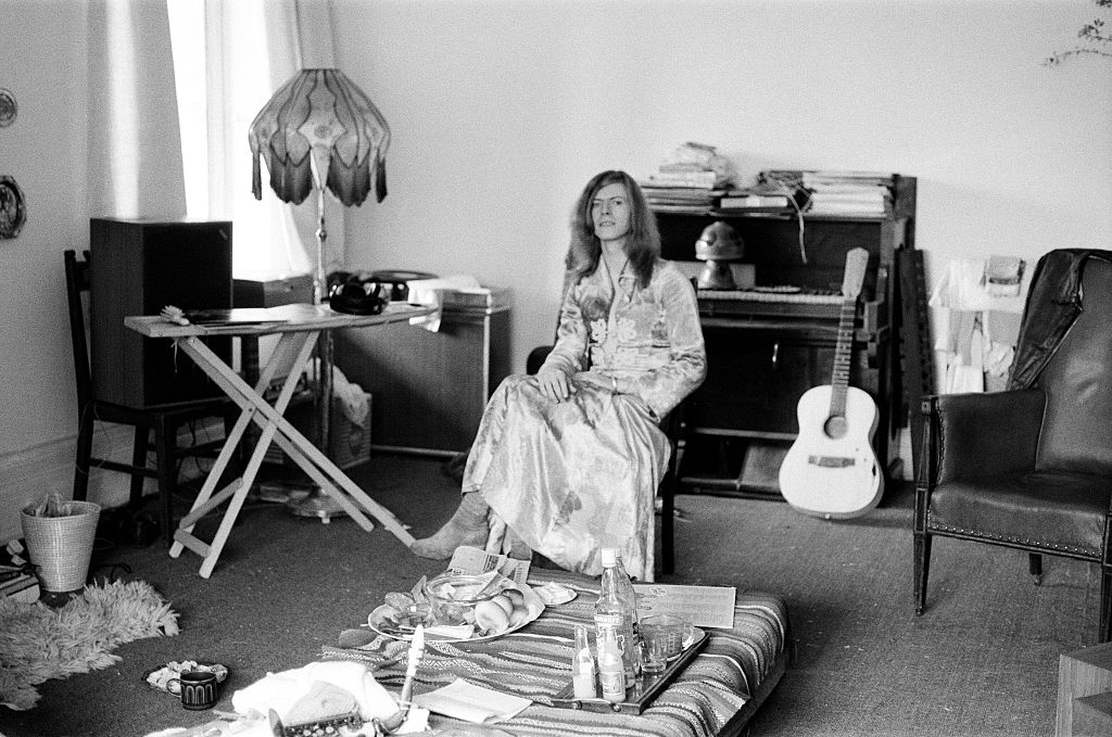 david-bowie’s-‘hunky-dory’-gets-deluxe-reissue-treatment-including-unreleased-tracks