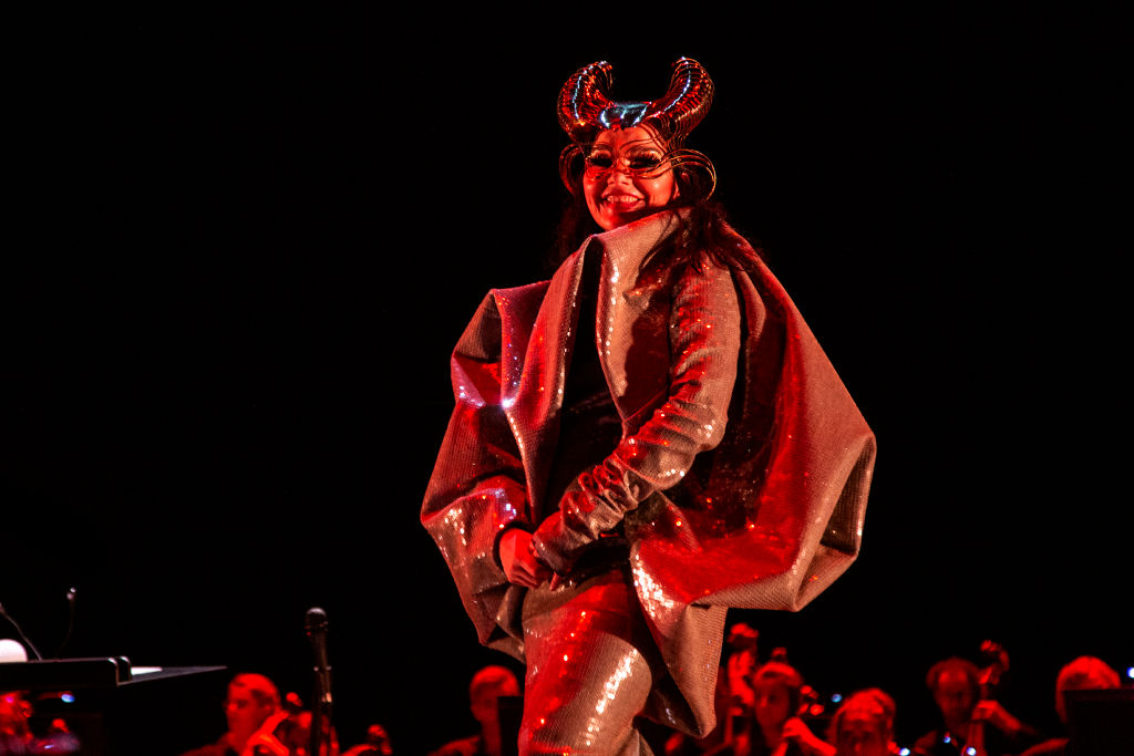 bjork-celebrates-kate-bush-resurgence,-slams-past-sexist-music-critics