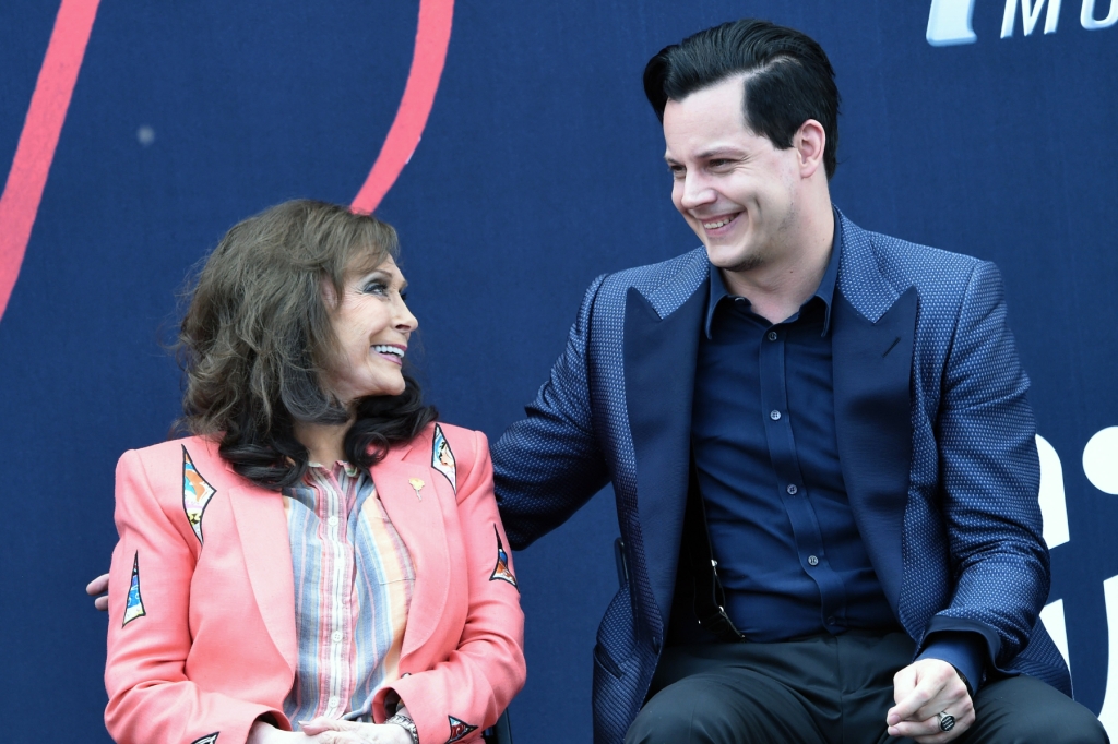 jack-white-remembers-loretta-lynn:-“she-was-the-greatest-female-singer-songwriter-of-the-20th-century”