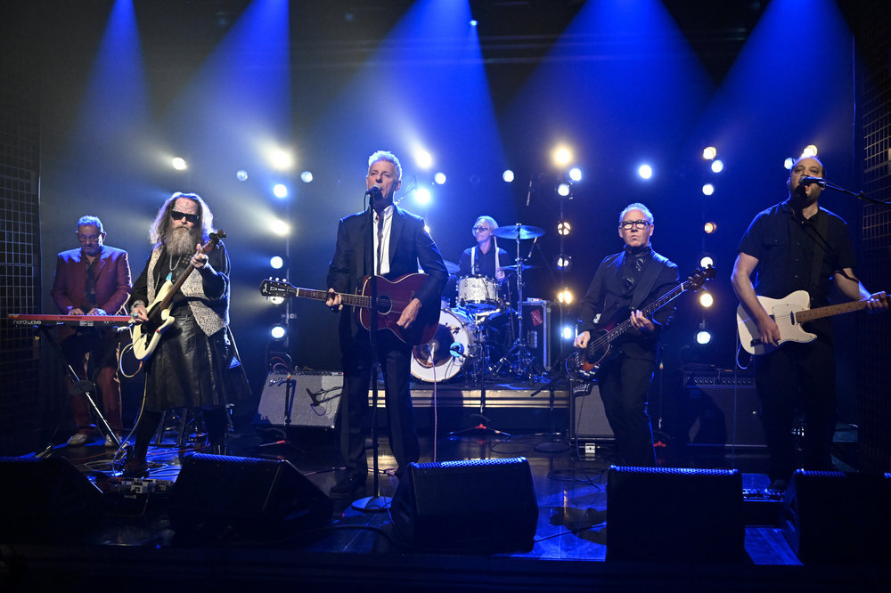 watch-modern-english-revisit-’80s-hit-‘i-melt-with-you’-on-‘fallon’