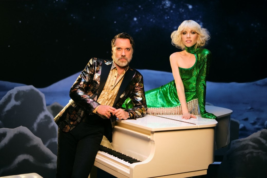 carly-rae-jepsen-taps-rufus-wainwright-for-disco-inspired-single-‘the-loneliest-time’
