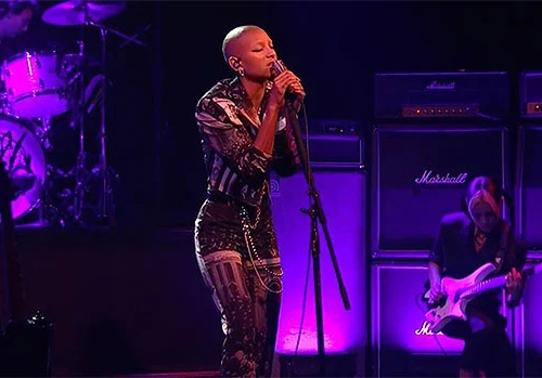 ‘snl’:-willow-brings-defiance,-electric-guitars-in-debut-solo-set