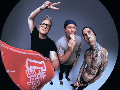tom-delonge-thanks-matt-skiba-for-keeping-blink-182-alive-during-his-absence
