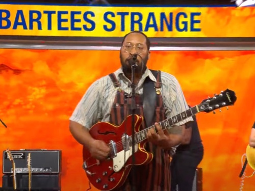 watch-bartees-strange-bring-‘farm-to-table’-songs-to-‘cbs-mornings’