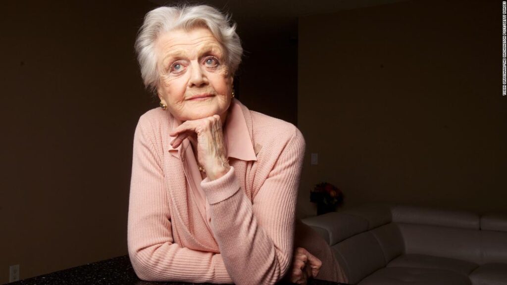 broadway-will-dim-its-lights-in-tribute-to-‘murder,-she-wrote’-star-angela-lansbury
