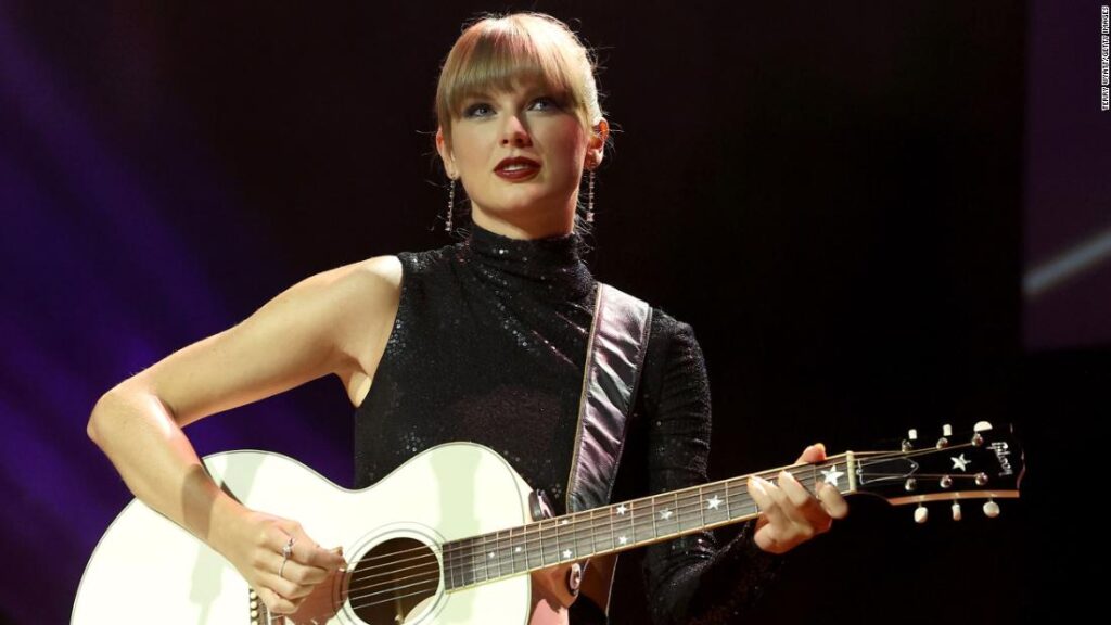 taylor-swift’s-new-lyrics-got-a-times-square-reveal