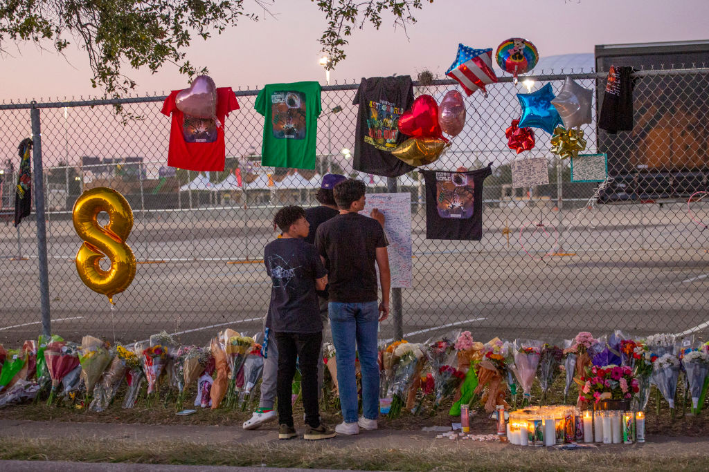family-of-astroworld-victim-settles-lawsuit-against-travis-scott,-live-nation