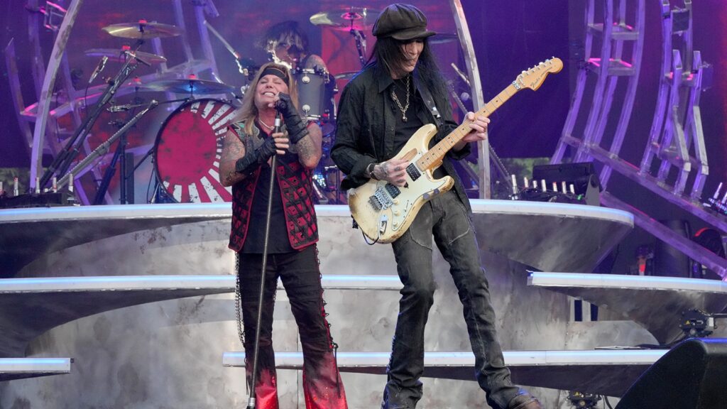 motley-crue-guitarist-mick-mars-retires-from-touring