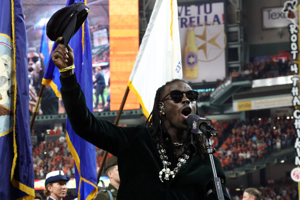 black-pumas-singer-had-a-tough-time-with-the-national-anthem-at-the-world-series