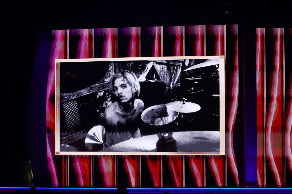 autographed-instruments-from-taylor-hawkins-tribute-concerts-set-for-charity-auction