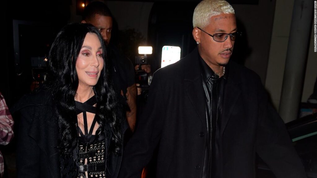 cher-reminds-‘haters’-that-she-can-hold-hands-with-anyone-she-wants