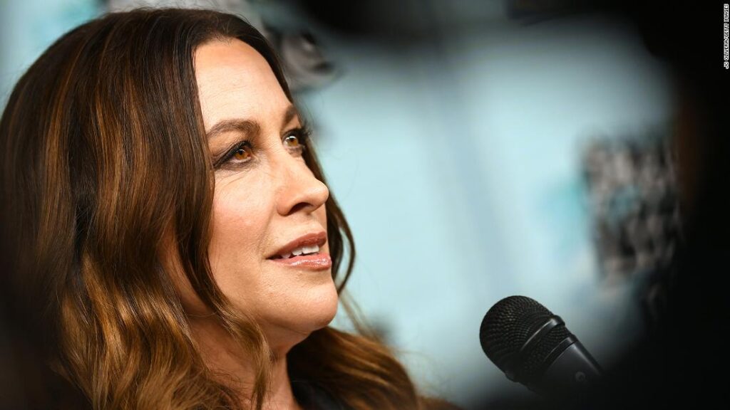 alanis-morissette-explains-bowing-out-of-rock-hall-of-fame-ceremony