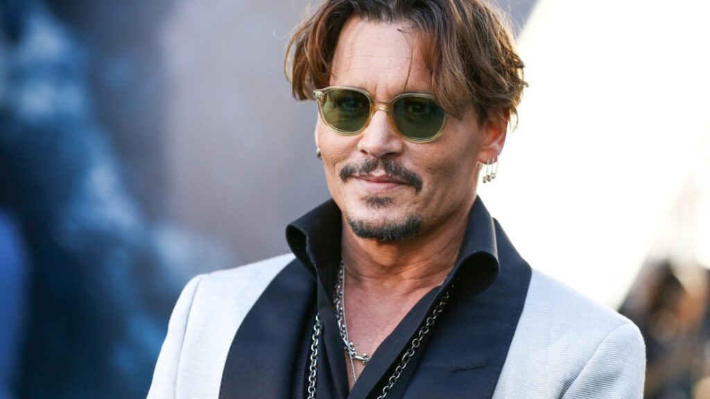 johnny-depp-appears-in-rihanna’s-savage-x-fenty-show-and-we-still-don’t-understand-why